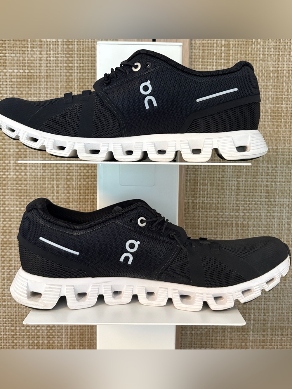Size 9 On Cloud 5 Women’s Black/White Running Shoes Great Condition